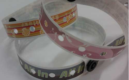 Smalt L-armbånd i full farge