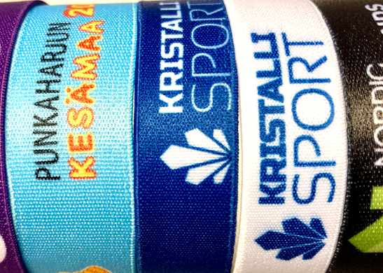 Elastiske veldedighetsarmbånd